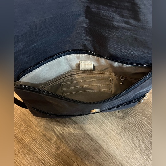 Baggallini Bag Flip Zip Crossbody - Picture 3 of 6